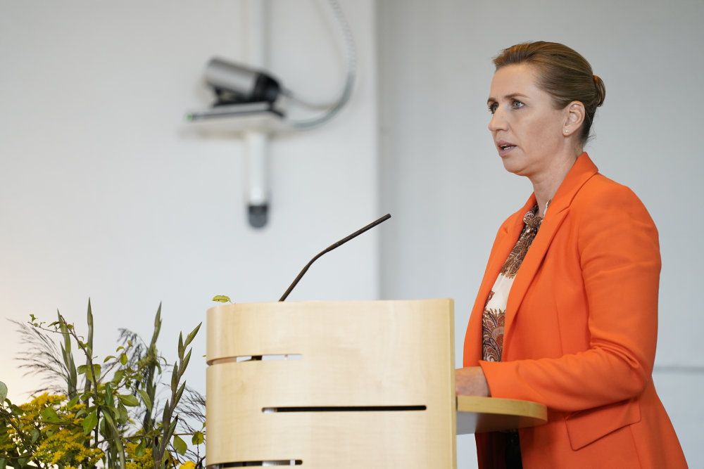 Statsminister Mette Frederiksen (S) bakker op om Seruminstituttets opfordring til, at man i efteråret begrænset antallet af de personer, man ses med.
