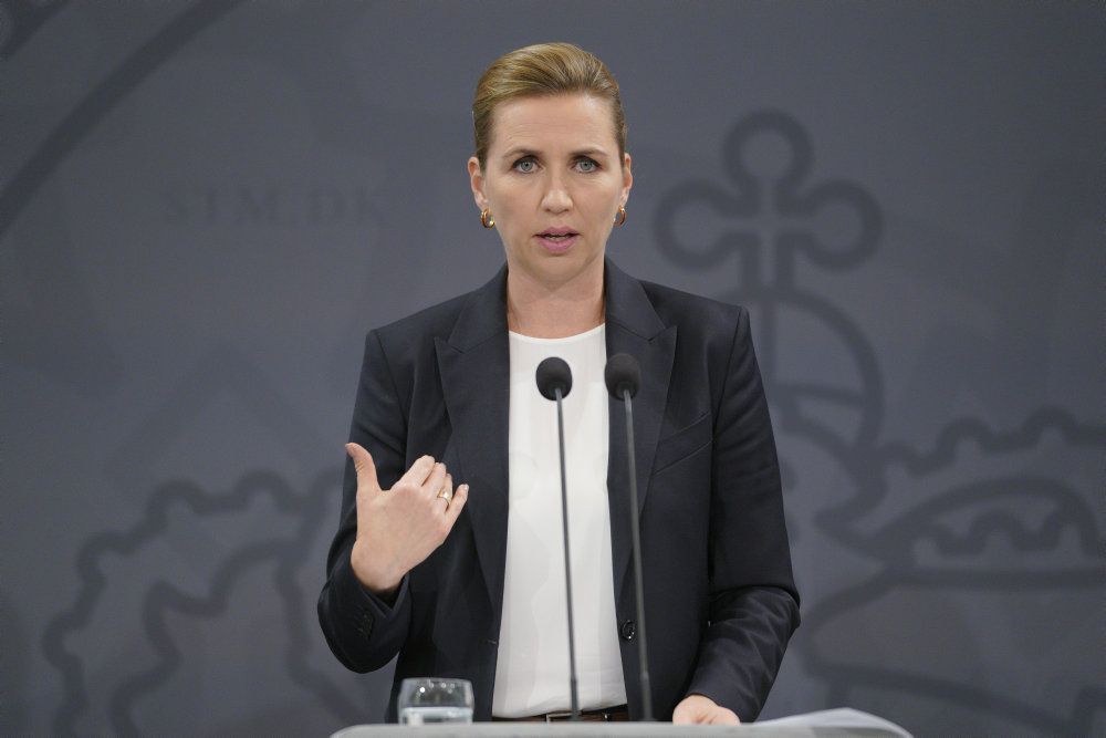 Statsminister Mette Frederiksen (S) holder covid-19-pressemøde i Spejlsalen i Statsministeriet i København.