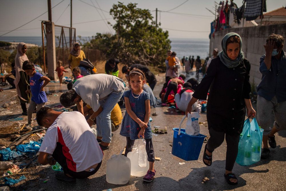 Efter branden i Moria-lejren på den græske ø Lesbos er tusindvis af migranter nu uden tag over hovedet. Den plejede at være hjem for flere end 12.000 migranter.