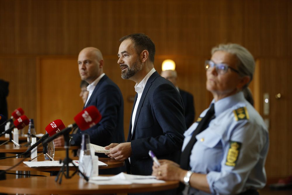 - Jeg ved godt, at det næsten er en urimelig fordring at henstille jer til at begrænse den sociale aktivitet. Men det er nødvendigt, hvis vi skal tage vare på de udsatte i vores samfund, siger Aarhus-borgmester Jacob Bundsgaard henvendt til de unge.