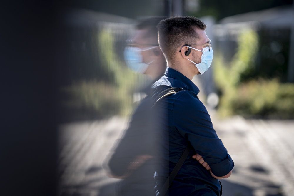 Kontakttallet er faldet igen, efter at der er blevet implementeret nye tiltag. Tiltagene skal dog have mere tid for at virke, siger sundheds- og ældreminister Magnus Heunicke (S). (Arkivfoto)