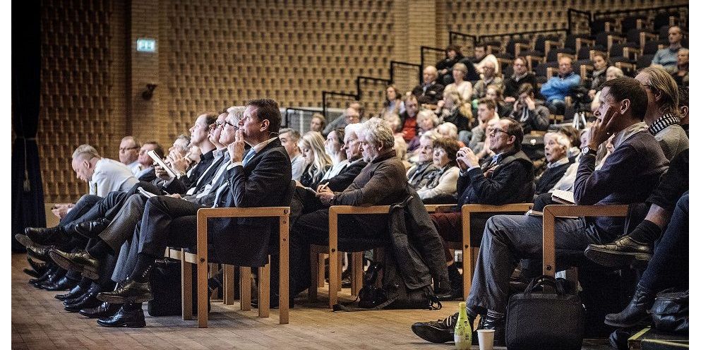 Fysiske borgermøder er vanskelige hvis ikke umulige at gennemføre under coronapandemien. Hillerød Kommune vil også fremover holde fast i, at borgermøder vises online. (Arkiv)