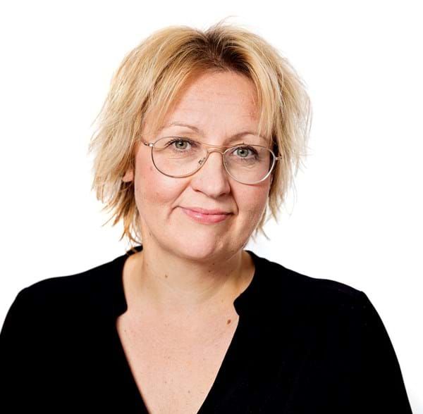 Der bliver skåret i det boligsociale arbejde i landets udsatte boligområdet. Det vil blandt andet gå ud over et projekt, der er med til at få de unge i fritidsjob. "Vi kan se, det har en positiv betydning for uddannelse og deres vej ind på arbejdsmarkedet," siger chefanalytiker i VIVE, Gunvor Christensen om projektet.