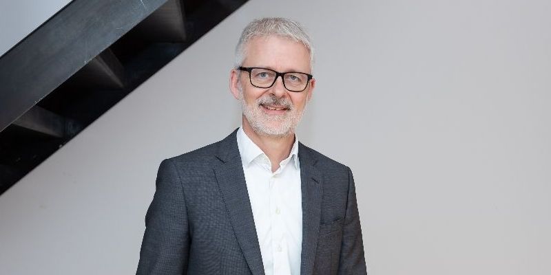 "Det er helt oplagt, at den her krise vil give et ekstra skub fra lavtuddannede over mod nogen med flere kvalifikationer," siger forskningschef i Rockwool Fonden, Jan Rose Skaksen. Det rammer i højere grad flygtninge og indvandrere.