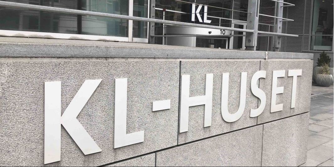 Intet tyder på, at det lykkes KL at få kommunerne til under et at holde skatterne i ro, og derfor må alle kommuner forberede sig på at skulle betale en sanktion.