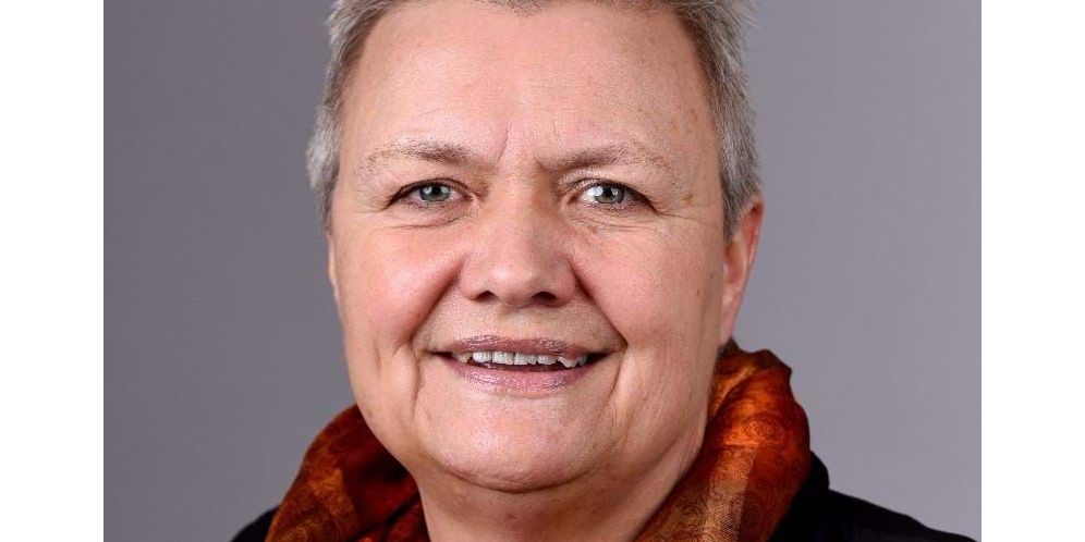 Formand for Udvalget for Sundhed, Senior og Ældre i Vordingborg Kommune Mette Høgh Christensen (S), samler tilstandsrapporter fra plejecentrene i et visuelt skema. (Arkiv)