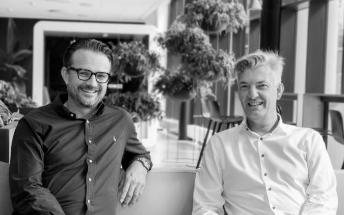 Ulrik Ahrendt-Jensen, adm. direktør i OK-Fonden, (til venstre) og Allan Polack, Group CEO i PFA vil skyde milliarder af kroner i byggerier i ti kommuner.