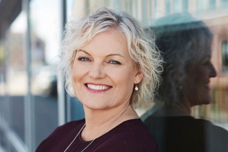 "Vi er lige vidt, når kommunerne tager imod penge fra Christiansborg med den ene hånd og sparer med den anden," siger formanden for BUPL Elisa Rimpler.