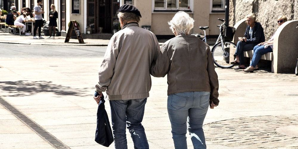 Hvor gammel du får lov at blive, afhænger i høj grad af, hvor veluddannet du har været i dit yngre liv. Lavtuddannede må i snit regne med seks års kortere levealder end deres mere veluddannede medborgere. (Arkiv)