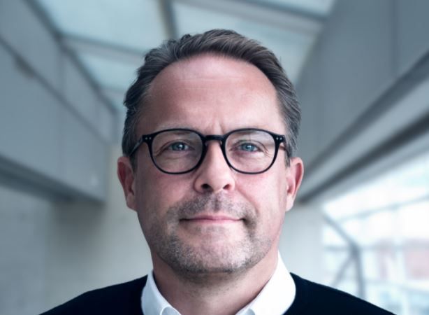 Formanden for Transparency International i Danmark, Jesper Olsen, er bekymret for, at anonyme henvendelser til whisteblowerordninger i kommunerne om sexisme kan være problematiske.