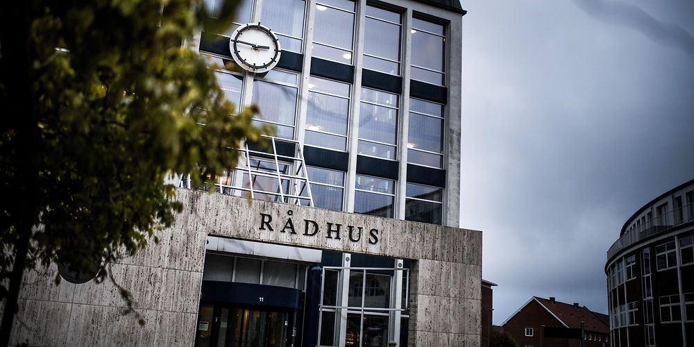 Der er opstået stor debat om budgetforliget på rådhuset i Slagelse, efter SF er gået sammen med V og RV om at foreslå nedskæringer i servicen. Byrådsmedlem fra SF kalder det en nødvendighed med den økonomiske situation, som kommunen står i.