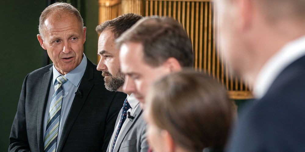 En midtvejsregulering på 3,4 milliarder kroner til en stigning i ikke-forsikrede ledige var en del af aftalen om kommunernes økonomi, som KL og regeringen præsenterede i maj. En stor del af det beløb ser ud til at ende lige i kommunekassen.