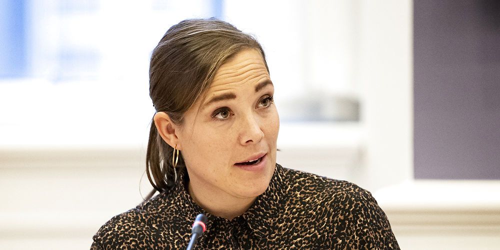 Social- og indenrigsminister Astrid Krag lover kommunerne flere penge til at hjælpe handicappede.