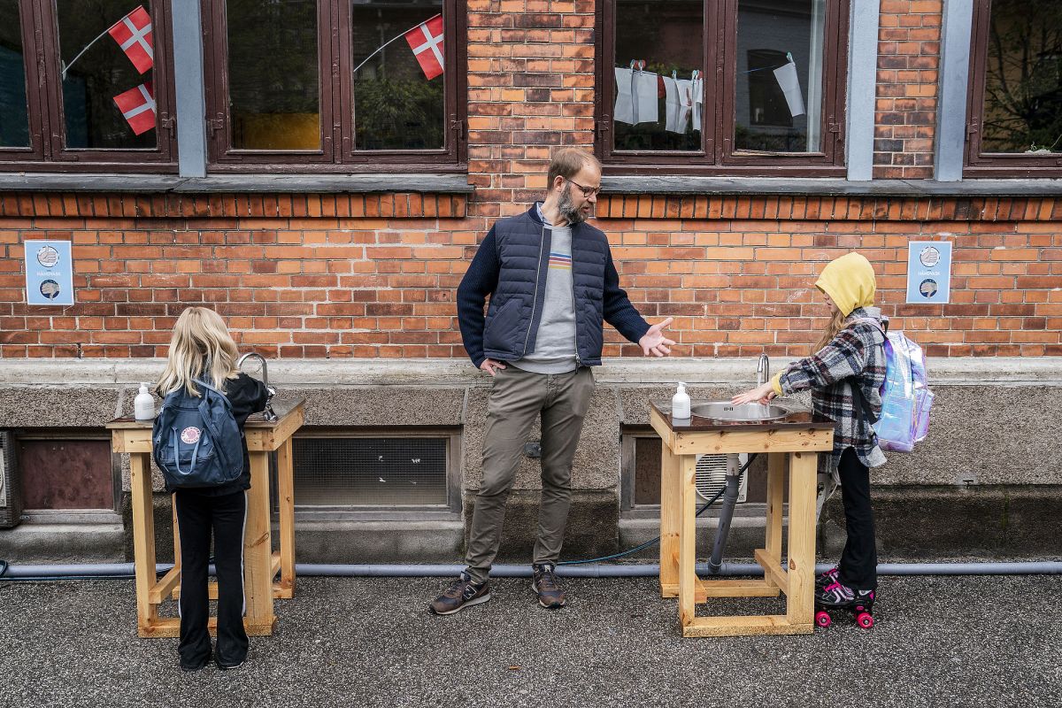 Skoleledere har som andre chefer i det offentlige fået ekstra at se til under corona-pandemien. Mange af cheferne føler sig stressede.