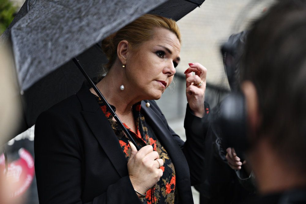 Inger Støjberg (V) taler med pressen efter sin afhøring, da Instrukskommissionen genafhørte hende (arkiv).