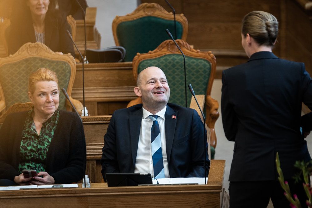 De Konservatives formand Søren Pape Poulsen kalder det "dagens bedste nyhed", at statsminister Mette Frederiksen vil indkalde til forhandlinger om en sundhedsreform næste år. Den skal blandt andet sikre bedre sammenhæng for patienterne mellem sygehuse og genoptræning i kommunerne.