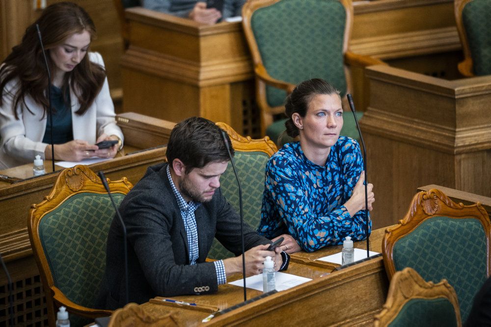Lotte Rod og Andreas Steenberg fra den radikale folketingsgruppe under torsdagens åbningsdebat.