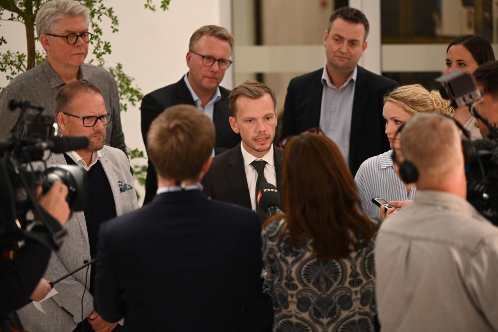 Regeringen, SF, Enhedslisten og Dansk Folkeparti præsenterede tidligt lørdag morgen i Beskæftigelsesministeriet en aftale om ret til tidlig pension.