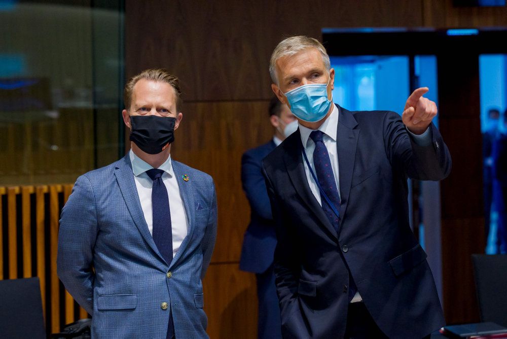 - Vi er ved at studere DR-dokumentaren nærmere. Er der begået noget ulovligt i Danmark, så er det et anliggende for politiet i Danmark, siger udenrigsminister Jeppe Kofod (S).