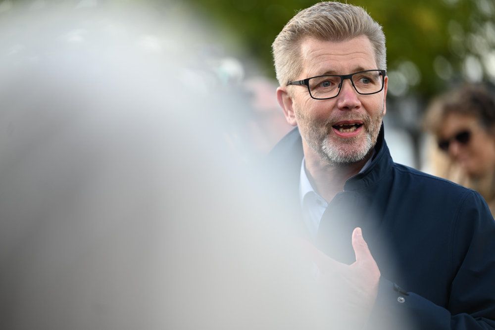 Frank Jensen (S) så sig mandag nødsaget til at trække sig som overborgmester i Københavns Kommune og som næstformand for Socialdemokratiet. Det skete efter en række sager om, at han har krænket kvinder seksuelt.