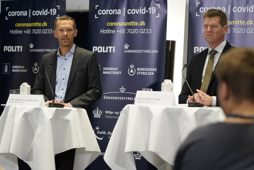 - Vi kan meget snart - måske i morgen, hvor vi opdaterer rejsevejledninger igen - komme i en situation, som vi havde 13. marts, hvor hele verden er orange, siger Erik Brøgger, direktør i Udenrigsministeriet, på et pressemøde.