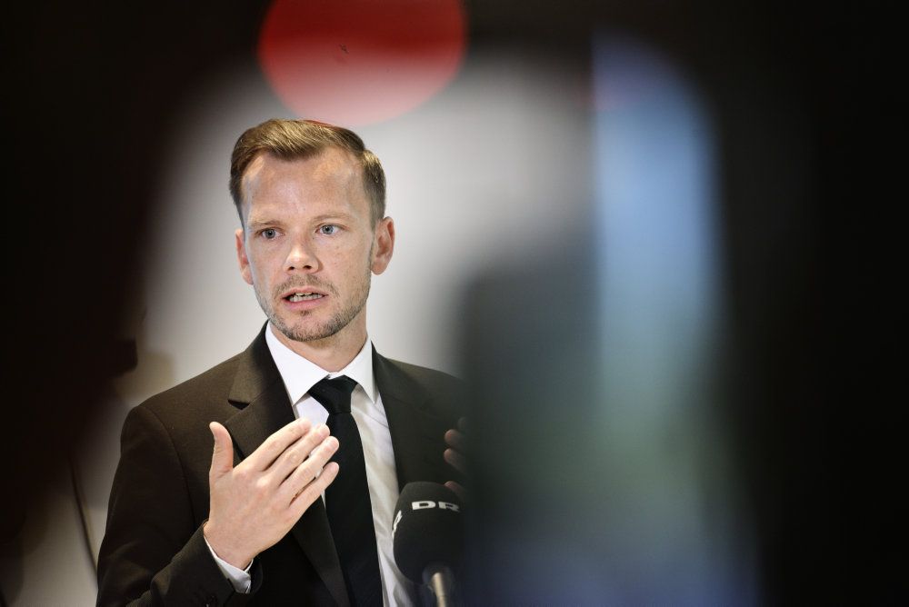 Folketinget vedtog en ny ferielov i 2018, som betød, at borgerne i en overgangsperiode ville opspare fem ugers ekstra ferie. De ekstra feriepenge skulle først udbetales ved pensionsalderen, men i juni besluttede et politisk flertal med beskæftigelsesministeren i spidsen at frigive tre af de fem ugers feriepenge for at sætte skub i økonomien. (Arkivfoto)