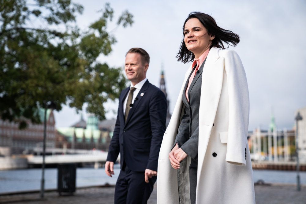 Den hviderussiske oppositionspolitiker Svetlana Tikhanovskaja møder udenrigsminister Jeppe Kofod i København.