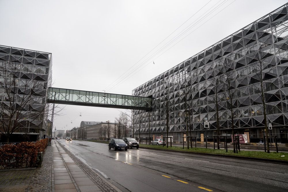 Det skulle været åbnet i 2016 og koste 1,6 milliarder kroner, men det er altså endt med at blive forsinket og mere end dobbelt så dyrt.