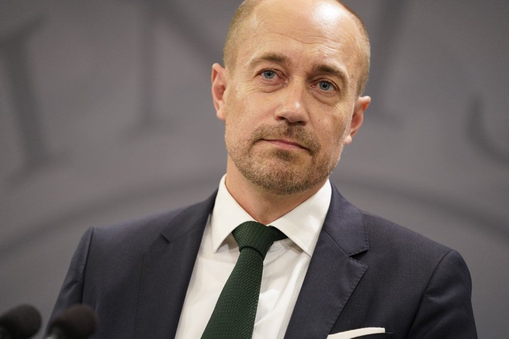 På et pressemøde fredag i Spejlsalen i Statsministeriet meddeler sundhedsministeren, at kontakttallet er steget til 1,2. På samme pressemøde bliver der nuværende restriktioner forlænget og nye indført på grund af stigende smitte i det danske samfund. (Arkivfoto)