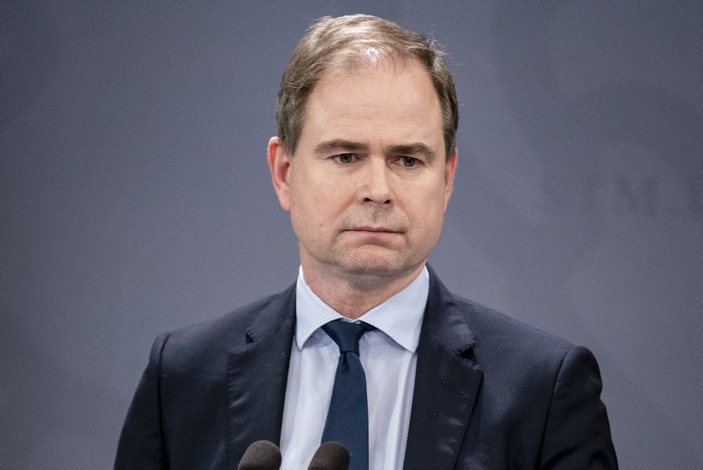 Folketingets partier skal lørdag mødes via skype og forhandle om at udvide den økonomiske hjælp til dansk erhvervsliv, efter at regeringen har indført nye restriktioner på grund af corona.