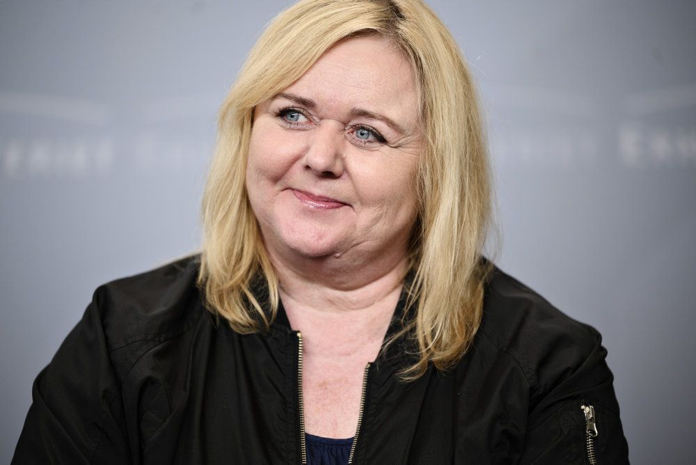 Mona Juul, erhvervsordfører for De Konservative, skal lørdag eftermiddag forhandle med regeringen og Folketingets resterende partier om økonomisk hjælp, efter at regeringen har skærpet coronarestriktionerne.