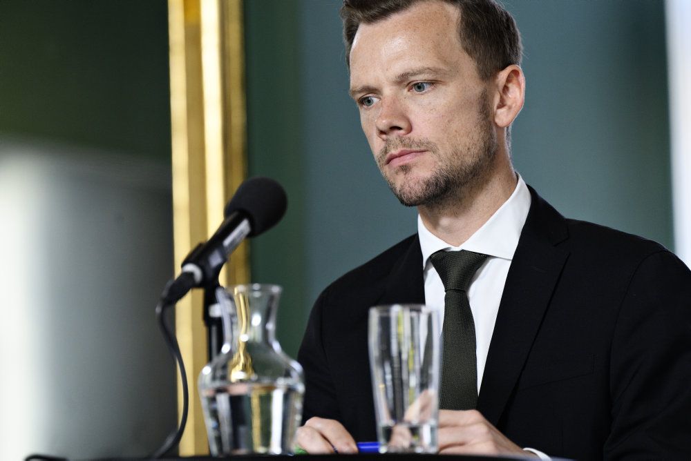 Beskæftigelsesminister Peter Hummelgaard (S) fortæller på et pressemøde, at der fra næste uge vil være krav om, at vandrerende arbejdstagere kan fremvise en negativ coronatest ved indrejse til Danmark.