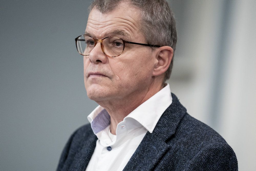 Vi ser meget, meget stejle kurver, når vi laver fremskrivninger af smitten, lød budskabet fredag fra faglig direktør Kåre Mølbak, Statens Serum Institut (billedet).