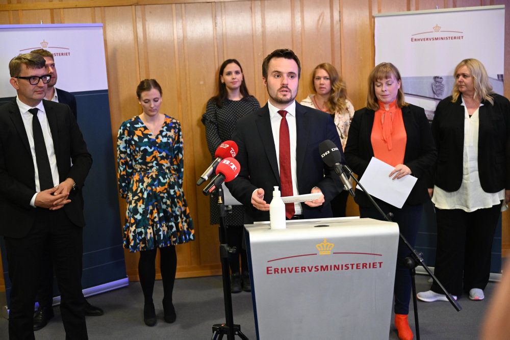 Der er tirsdag aften indgået en bred aftale om mere hjælp til erhvervs- og kulturliv.