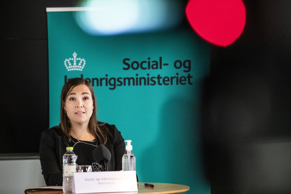 - Der er næppe nogen, der bærer mundbind, fordi det er behageligt. Men situationen er alvorlig. Og det er nu vi skal sætte ind for at beskytte mod smitte, siger Astrid Krag i en pressemeddelelse. (Arkivfoto).
