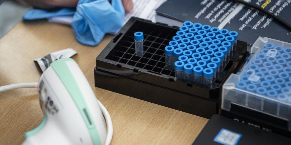 Der er mange med ikkevestlig baggrund, der er smittet med coronavirus i Danmark. Selv om borgere med ikkevestlig baggrund udgør knap ni procent af befolkningen, udgør de hver fjerde bekræftet smittetilfælde. (Arkiv) -