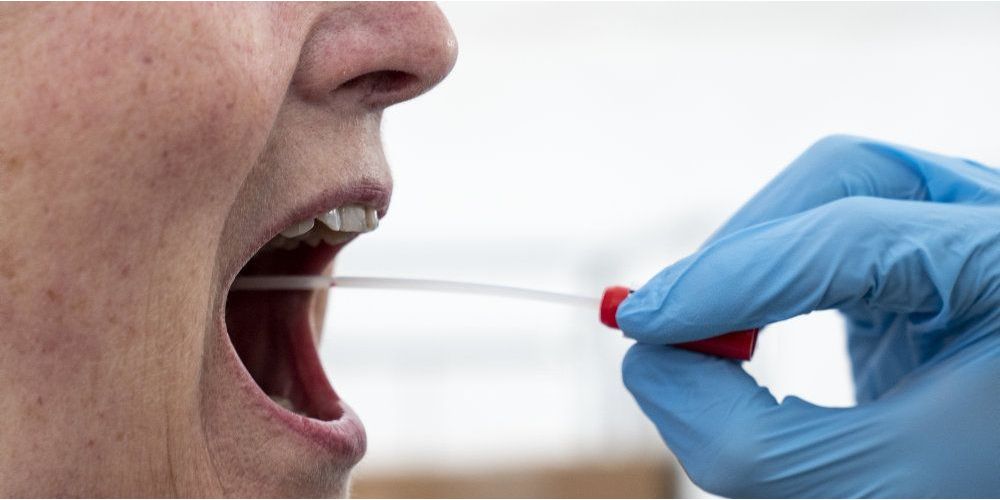 Mandag var der 452 nye tilfælde med coronavirus ud af 29.654 prøver. Dermed var 1,5 procent af prøverne positive. Andelen af positive prøver har været stigende på det seneste. - 