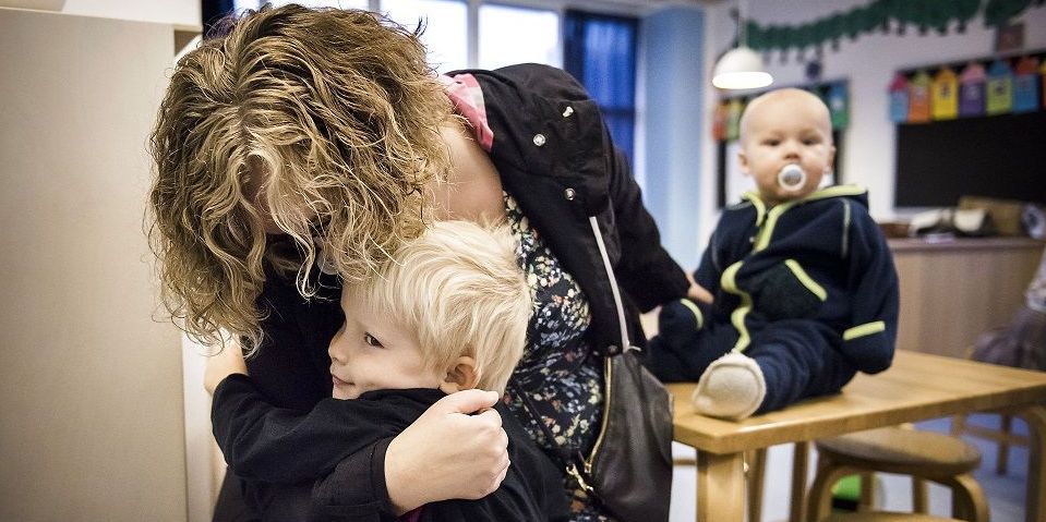 Der bliver ingen lange farvel fra mor i daginstitutioner i Egedal Kommune. Familieudvalget har besluttet at gøre ude-farvel til en permanent ordning. (Arkiv)