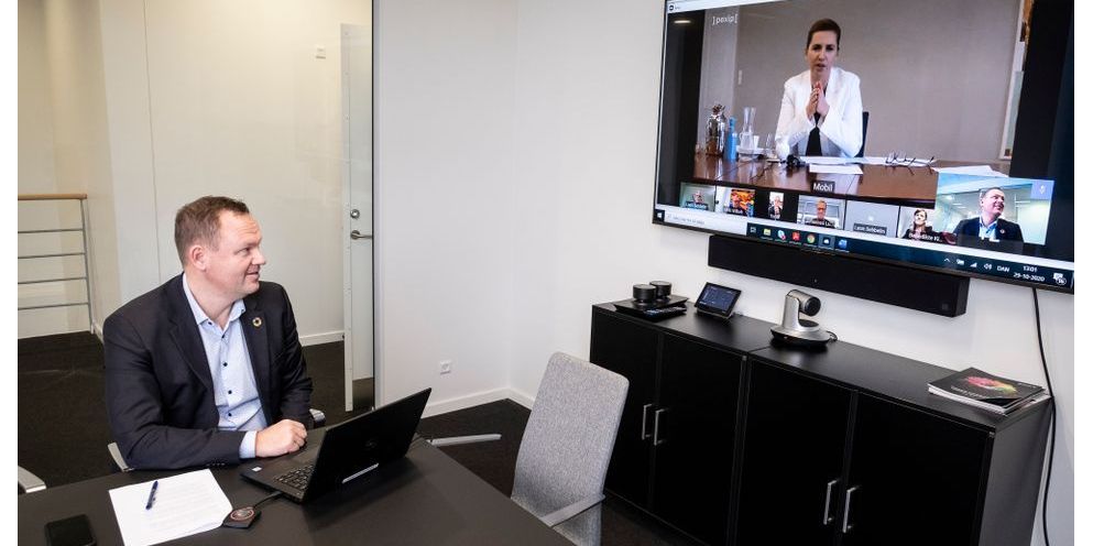 Esbjergs borgmester, Jesper Frost Rasmussen (V) til virtuelt møde med statsminister Mette Frederiksen (S) og de seks øvrige borgmestre i frikommuneforsøget.