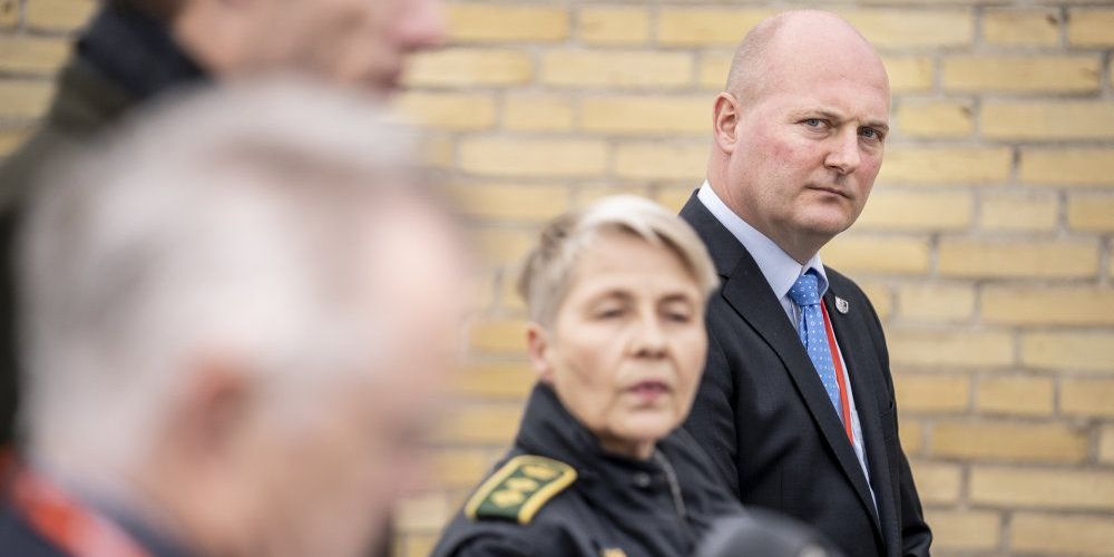 Faxe Kommunes borgmester, Ole Vive (yderst til højre), kalder coronatilfælde blandt håndværkere i kommunen for en "ulykkelig situation".