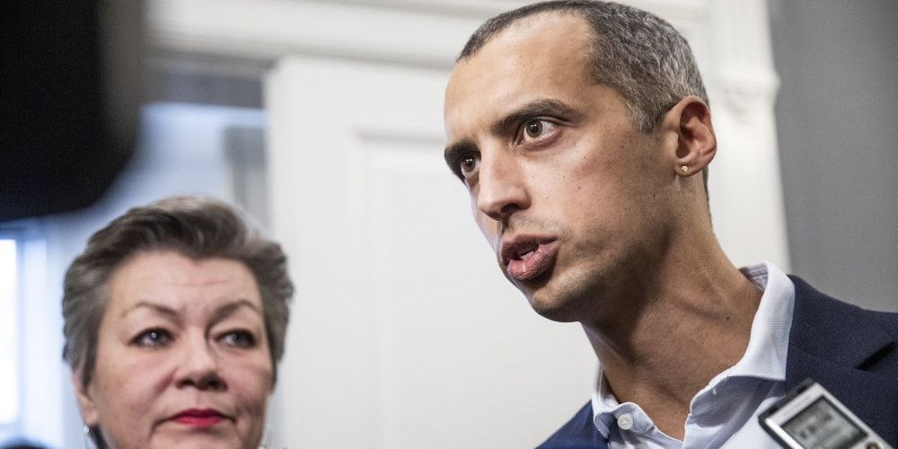 Der er kvinder i Danmark, der lever i ægteskaber, som reelt er fængsler, siger udlændingeminister Mattias Tesfaye (S). (Arkiv)