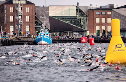 Der er et mylder i vandet og rundt på gader og stræder, når det årlige Triathlon-løbet Ironman finder sted i Helsingør. I år er det aflyst og udsat til 2021.