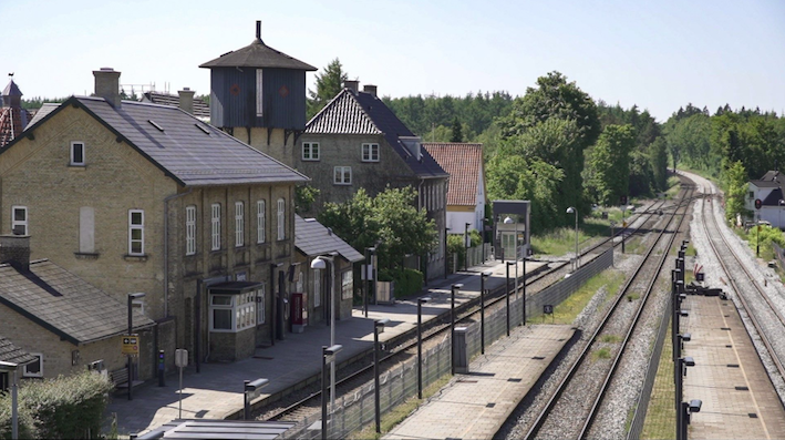 Skørping Station er opført i 1898 og i modsætning til andre stationsbyer fra samme tid, er den ikke anlagt i tilknytning til en eksisterende landsby, men som ren stationsby. Byen er således vokset op omkring stationen.