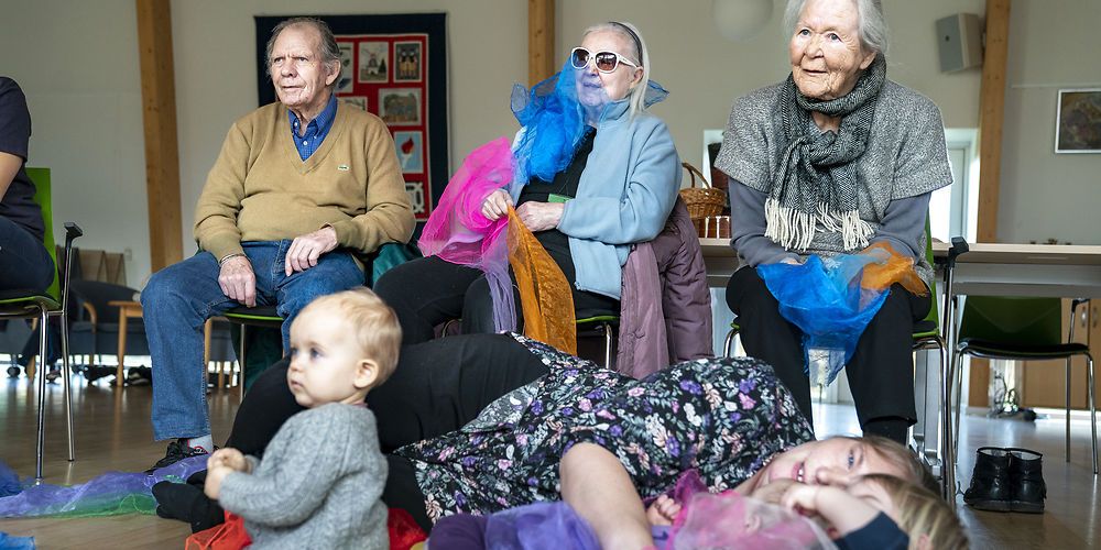 Det kommunale udligningssystem straffer de kommuner, som får flere børn og ældre, og derfor får kommunerne reelt ikke den kompensation, som regeringen har lovet kommunerne. Til gengæld bliver kommuner med en faldende andel af børn og ældre overkompensation. Læs om bagggrunden her.