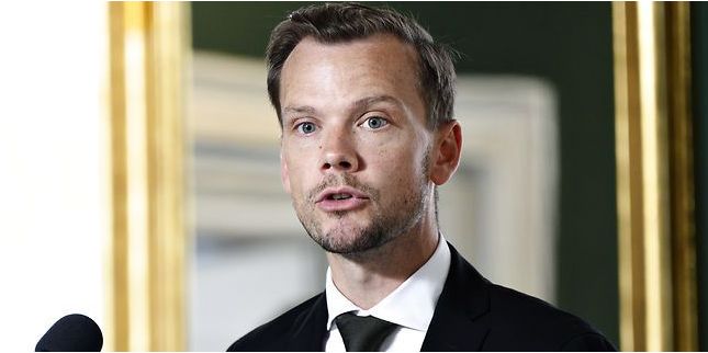 (Arkiv) Peter Hummelgaard (S) inviterer KL og kommunerne med til at forhandle om omlægning af beskæftigelsesindsatsen.