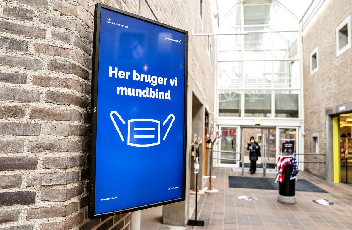 Selv om mundbind er påbudt på for eksempel biblioteket, så vil man i Fredericia Kommune ikke være 'corona-politi'.