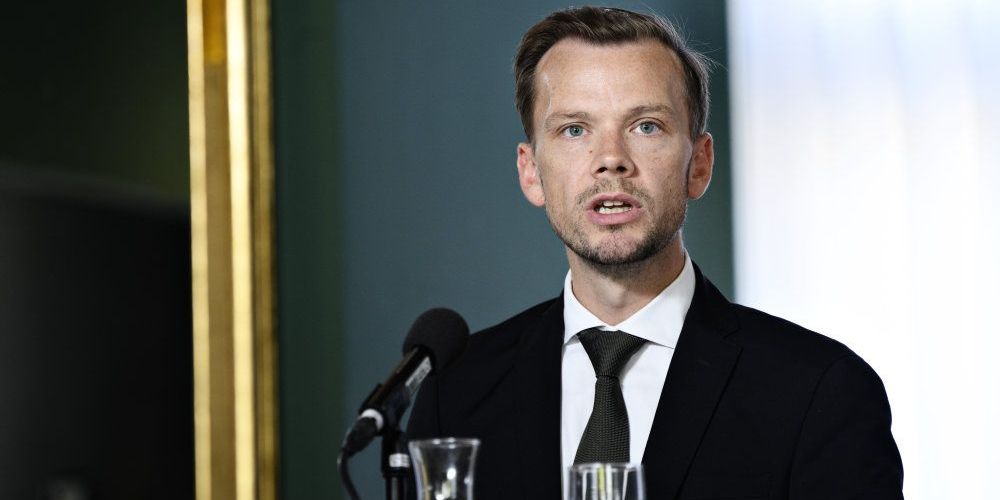 Beskæftigelsesminister Peter Hummelgaard (S) går i hjemmekarantæne, efter at han har været i kontakt med en coronasmittet person. (Arkivfoto)