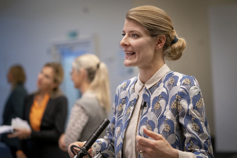 Uddannelses- og forskningsminister Ane Halsboe-Jørgensen advarer mod, at udgifterne til SU til EU-studerende står til at stige.
