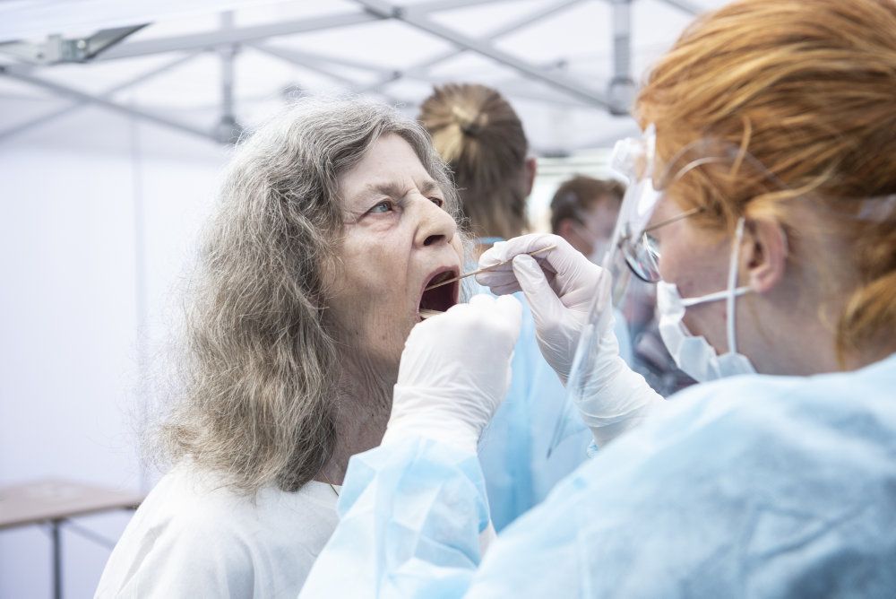 I øjeblikket er der mindst to dages ventetid på at få en coronatest i 24 ud af 31 teststeder rundt i landet. (Arkivfoto)