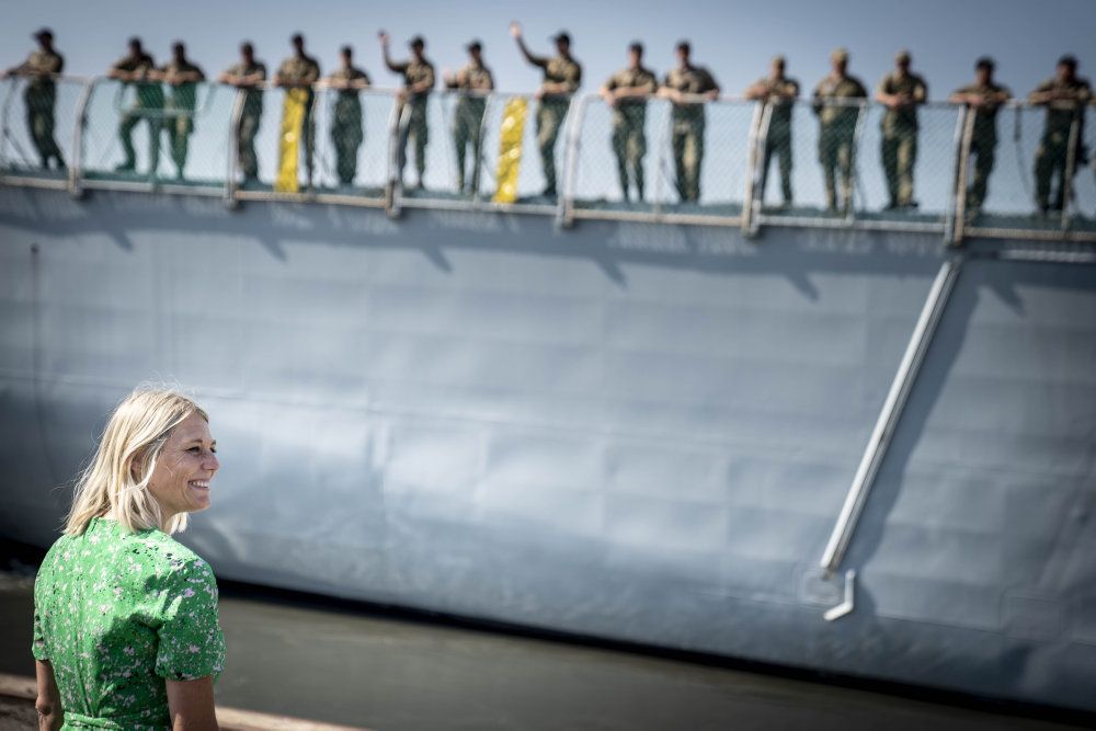 Forsvarsminister Trine Bramsen (S) sendte tilbage i august fregatten Iver Huitfeldt afsted til Hormuzstrædet fra Korsør. (Arkivfoto)